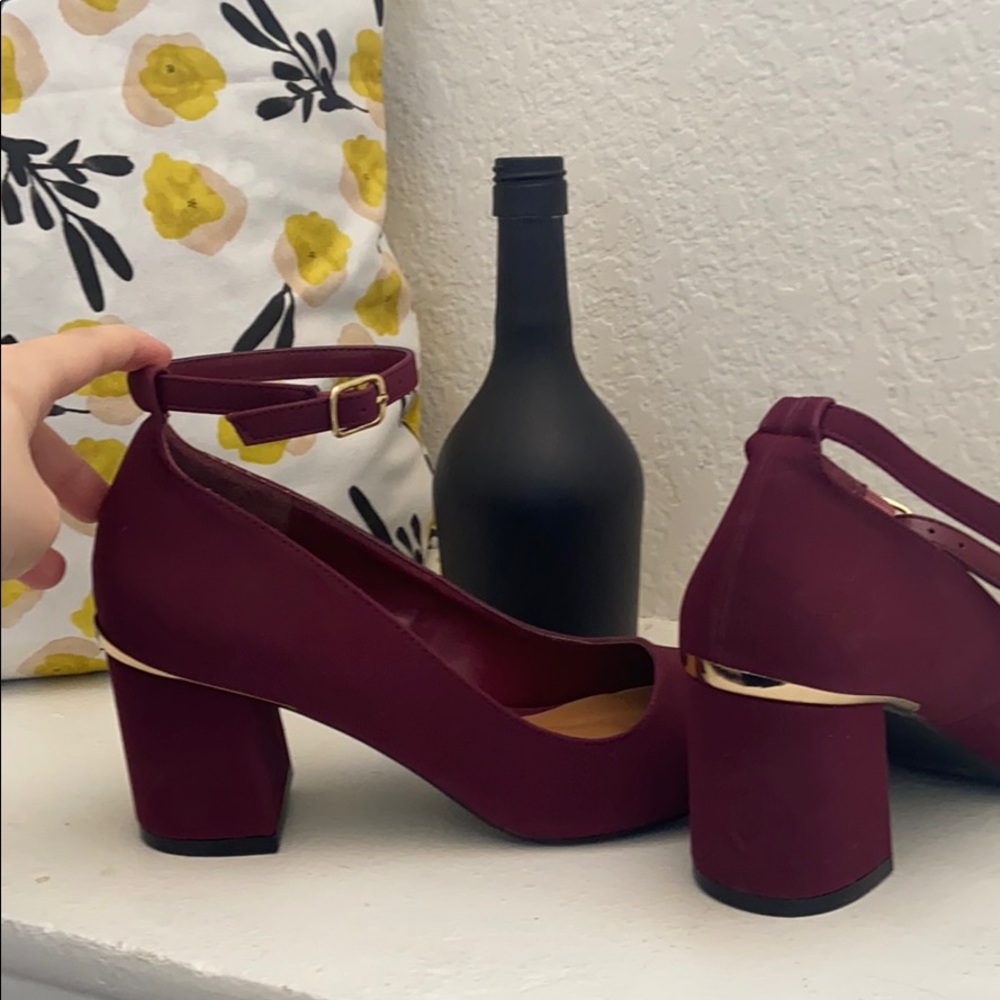 Burgundy block heel with gold accent